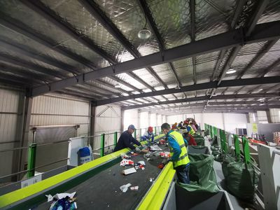 投遞全程不超30秒！青島垃圾分類邁向“智能時(shí)代”再生資源回收